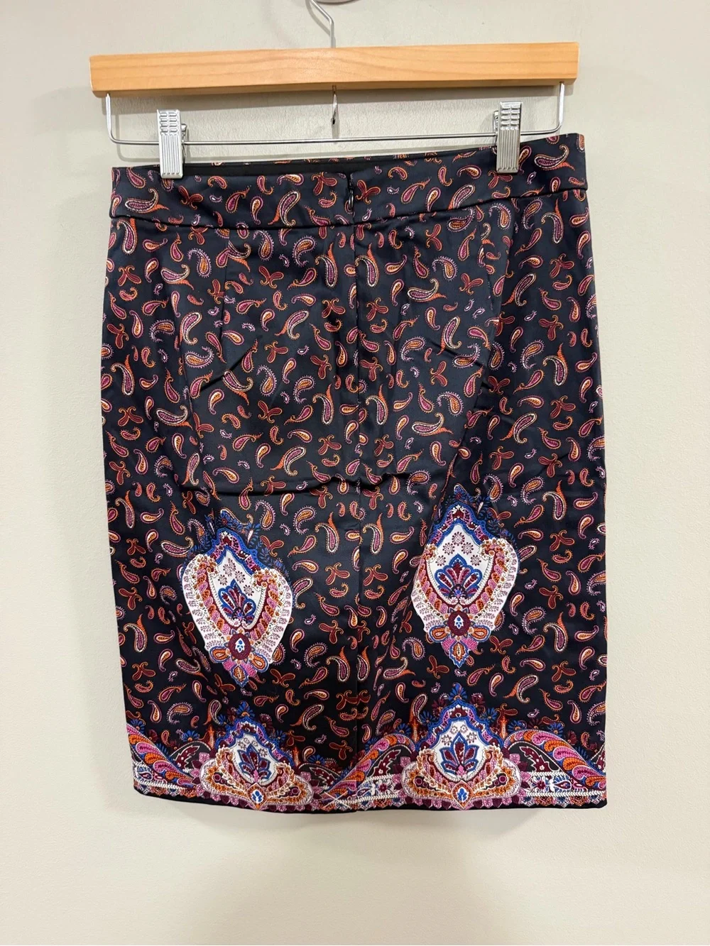 NWT J. Crew Black The Pencil Skirt with Paisley Medallion Accent. Size 0